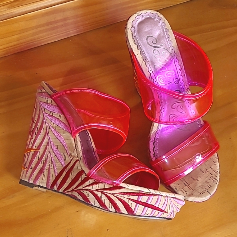 Naughty Monkey Embroidered Cork Wedges 🩷💖🌸🌿